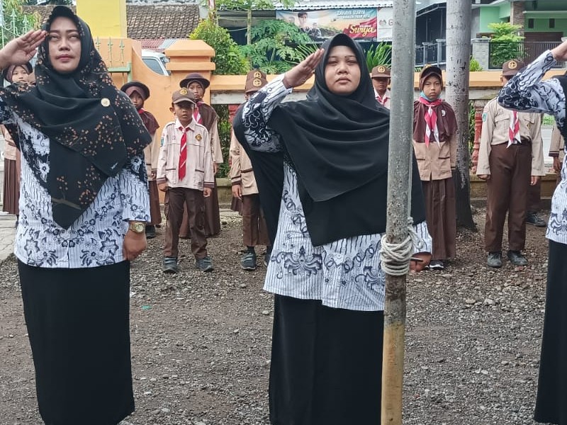 KEGIATAN UPACARA HARI GURU