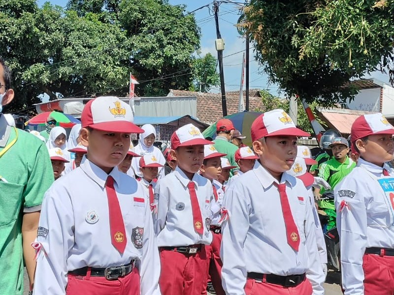 KEGIATAN LOMBA GERAK JALAN